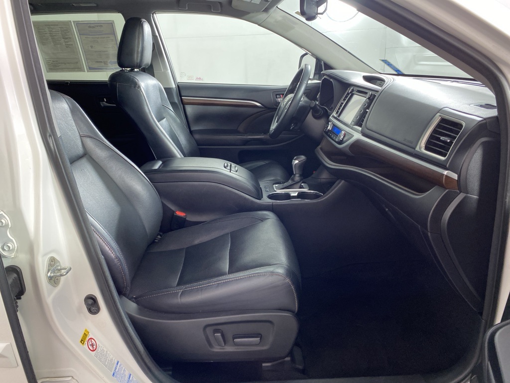 2016 Toyota Highlander Limited photo 33