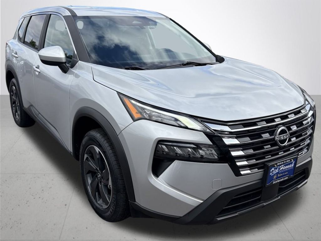 2024 Nissan Rogue SV photo 2