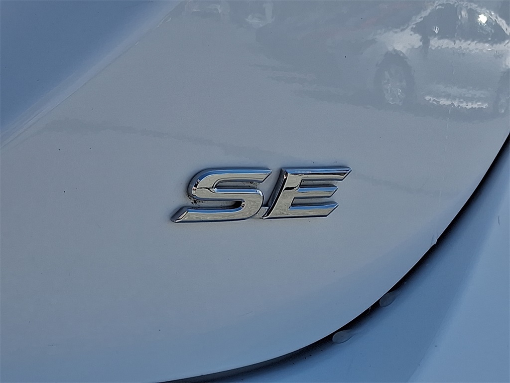 2022 Toyota Camry SE photo 26