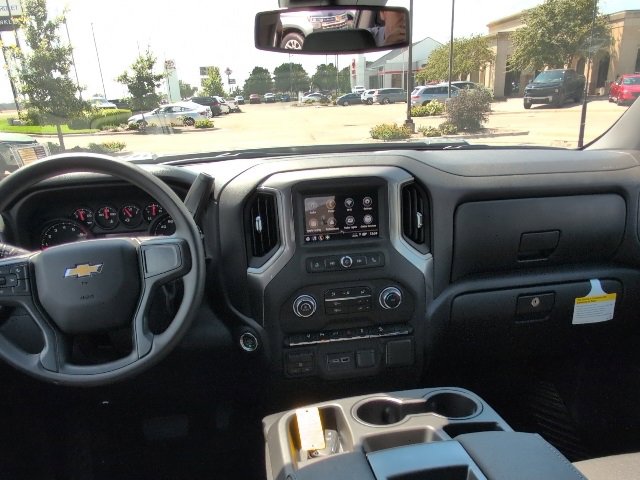 2025 Chevrolet Silverado 2500HD Custom photo 3