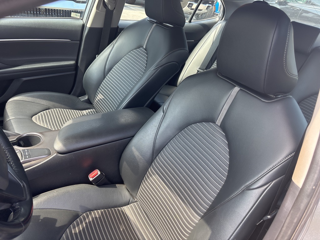 2022 Toyota Camry SE photo 14