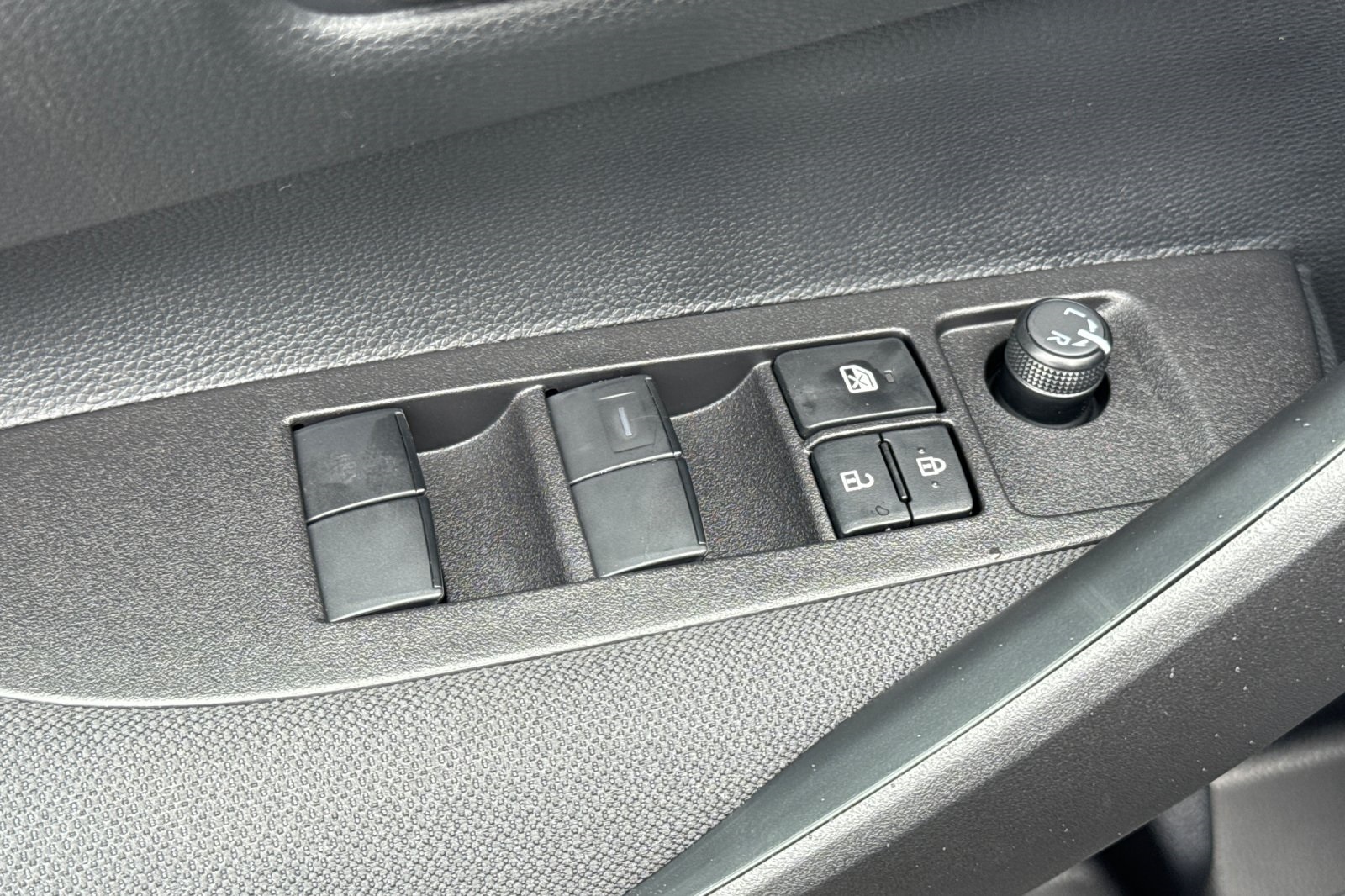 2025 Toyota Corolla LE photo 14