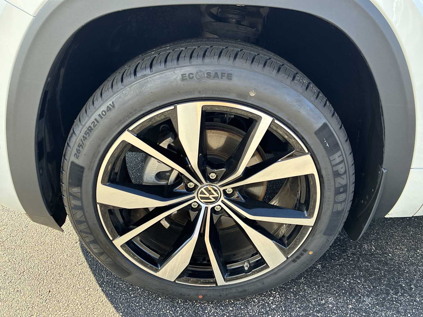 2024 Volkswagen Atlas SEL Premium R-Line photo 30