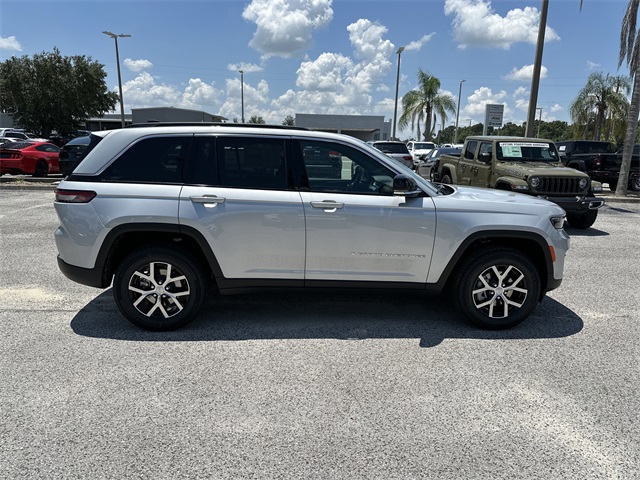 2025 Jeep Grand Cherokee Limited photo 2