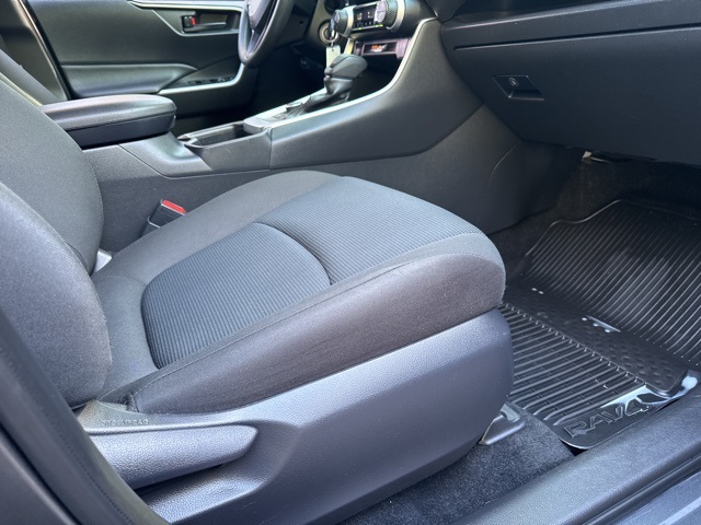 2022 Toyota RAV4 Hybrid LE photo 14