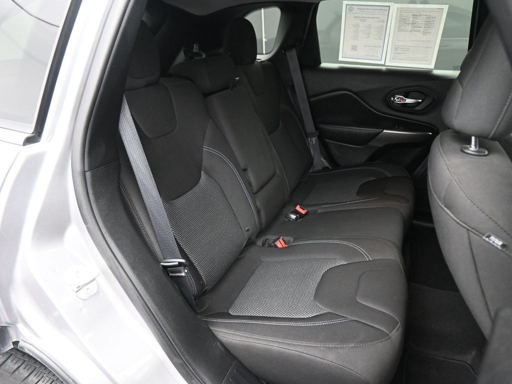 2019 Jeep Cherokee Latitude photo 43