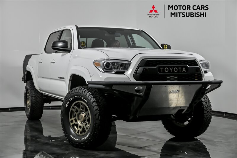 2022 Toyota Tacoma SR5's photo