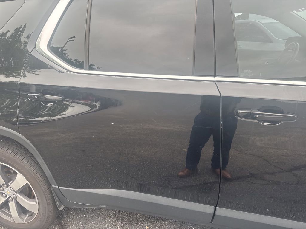 2021 Chevrolet Traverse Leather photo 3