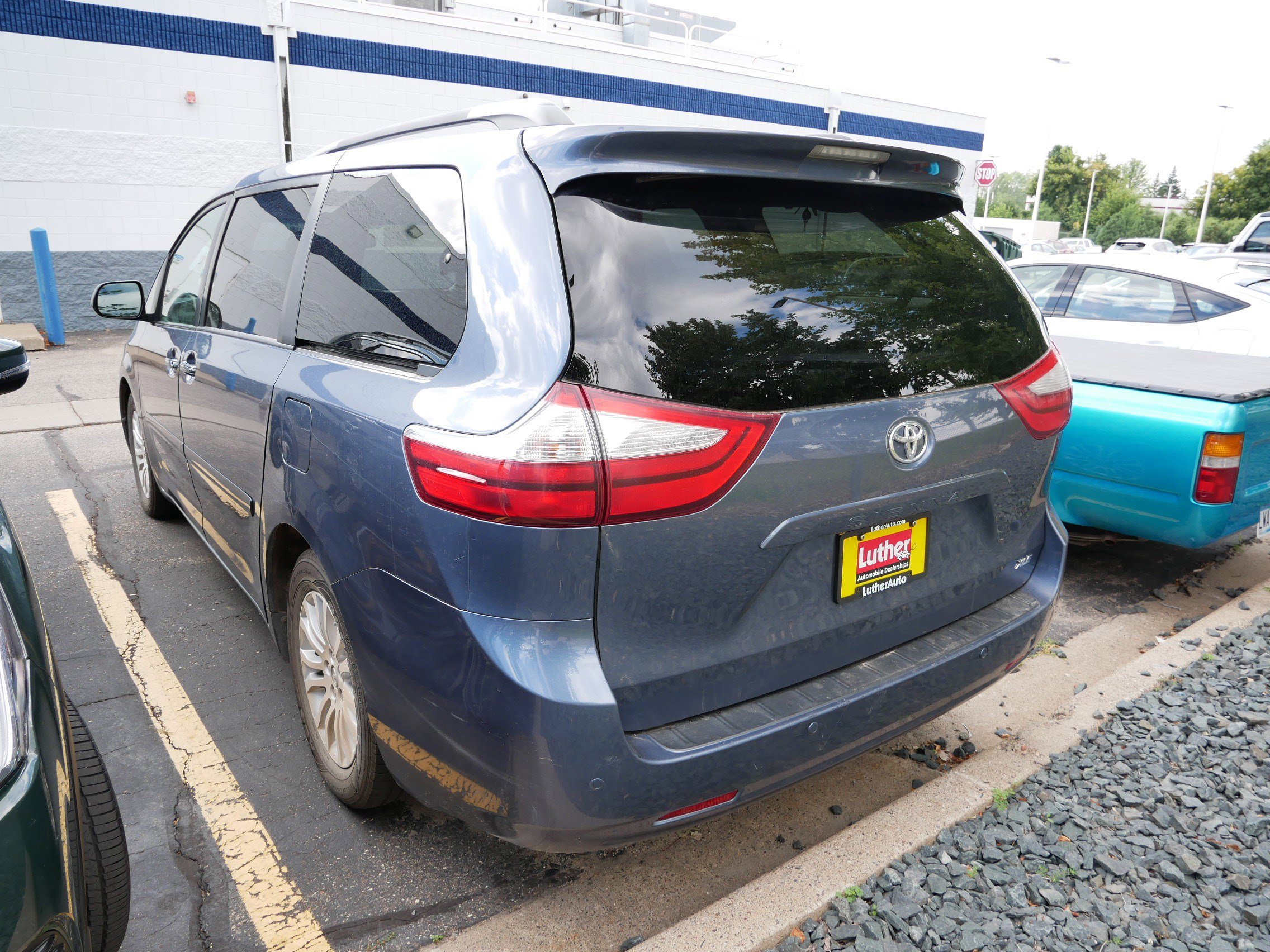 2015 Toyota Sienna XLE photo 3