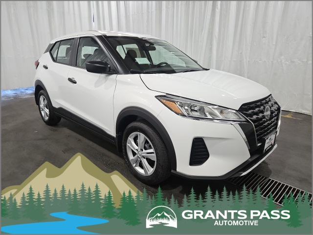 2025 Nissan KICKS PLAY Base's photo