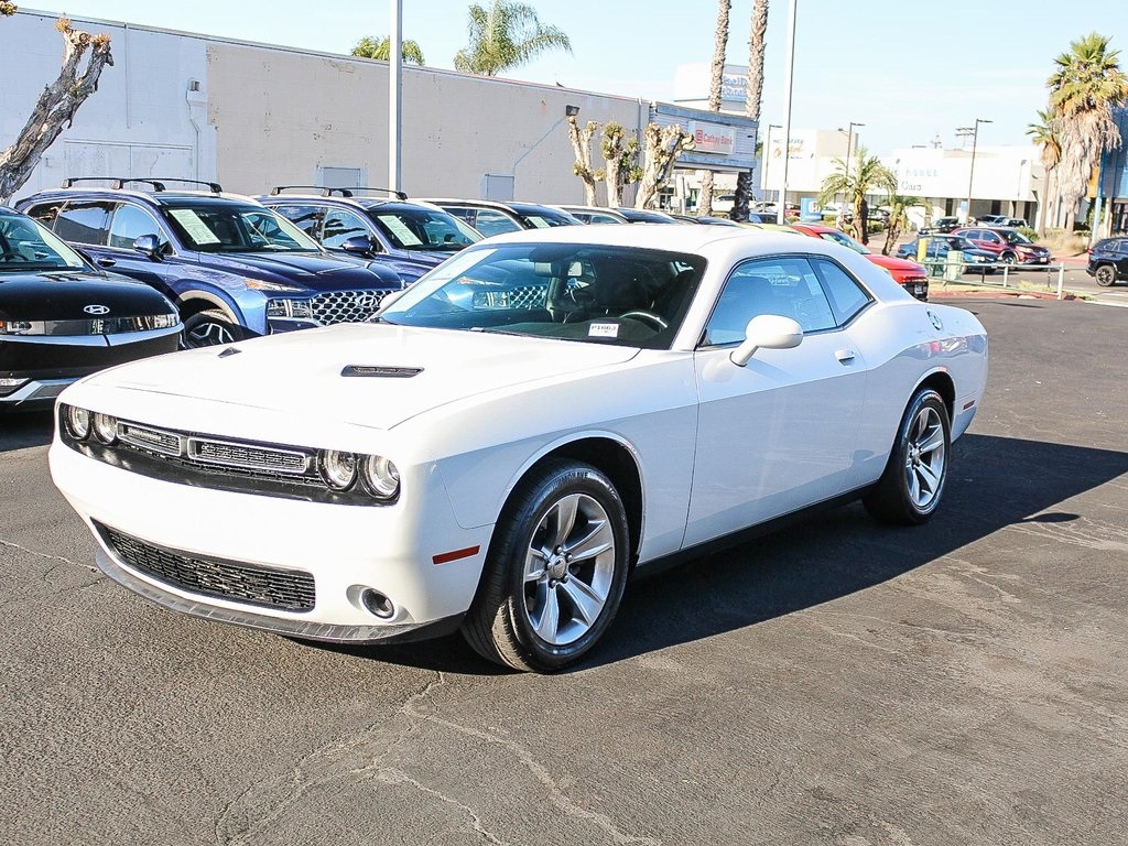 2017 Dodge Challenger SXT photo 3