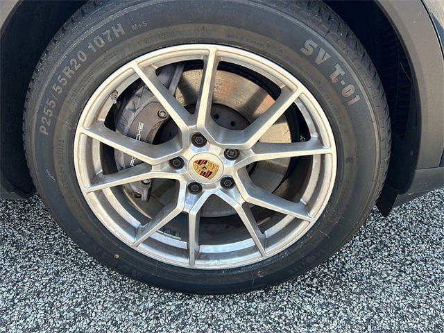 2024 Porsche Cayenne Base photo 12