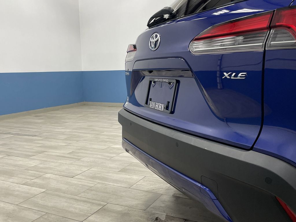 2023 Toyota Corolla Cross XLE photo 30