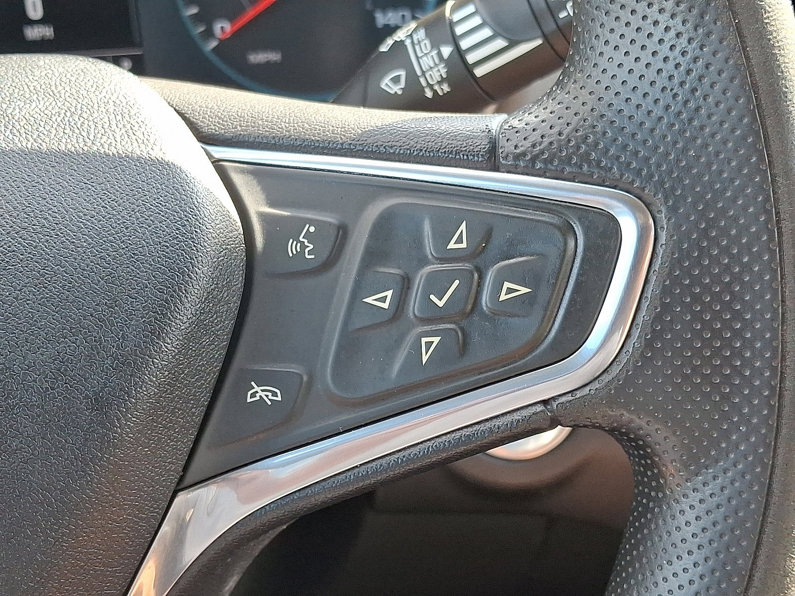 2020 Chevrolet Equinox LS photo 21