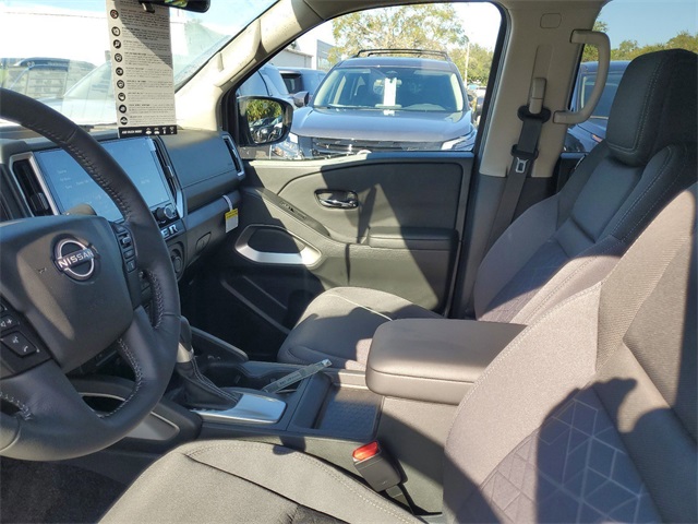 2025 Nissan Frontier Crew Cab SV photo 7