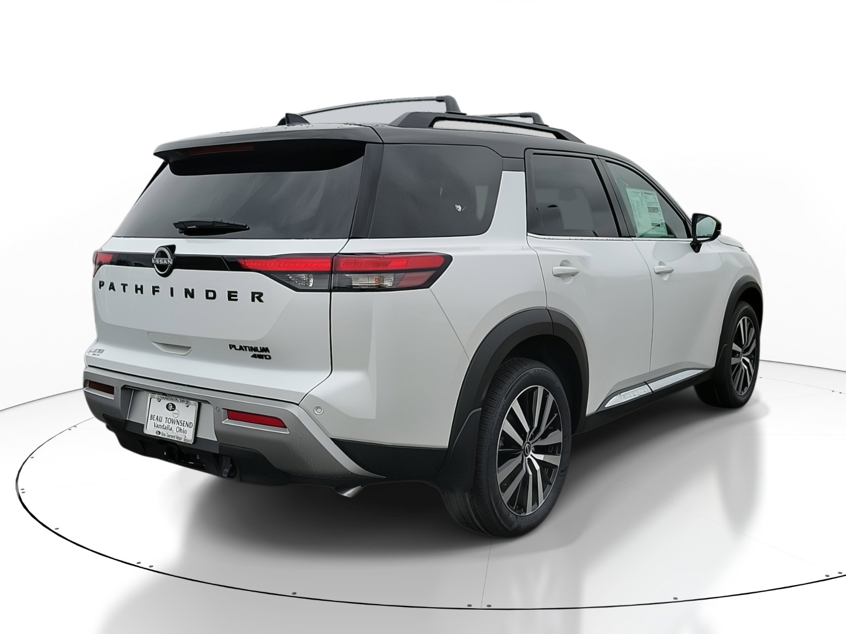 2025 Nissan Pathfinder Platinum photo 3