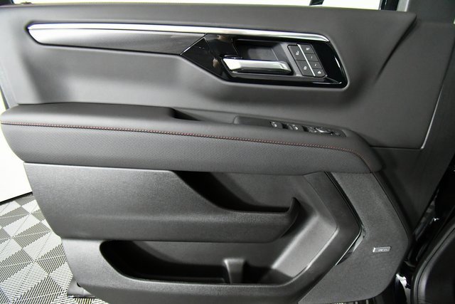 2025 Chevrolet Suburban RST photo 18