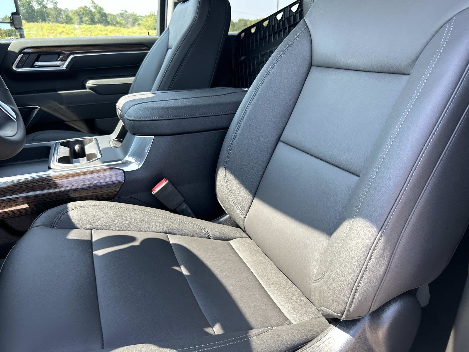 2025 Chevrolet Silverado 2500HD LT photo 18