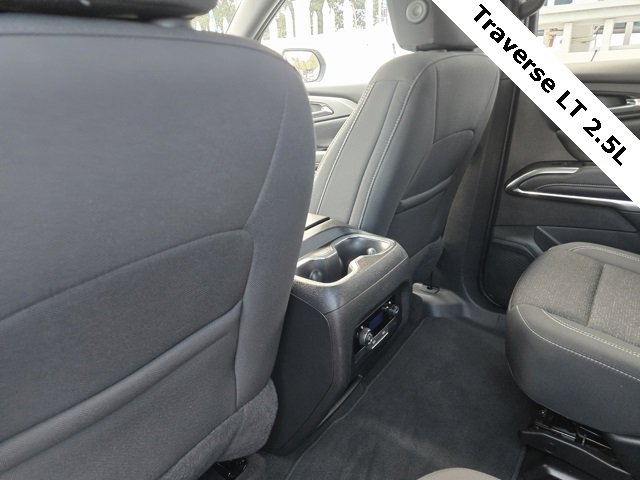 2025 Chevrolet Traverse photo 17