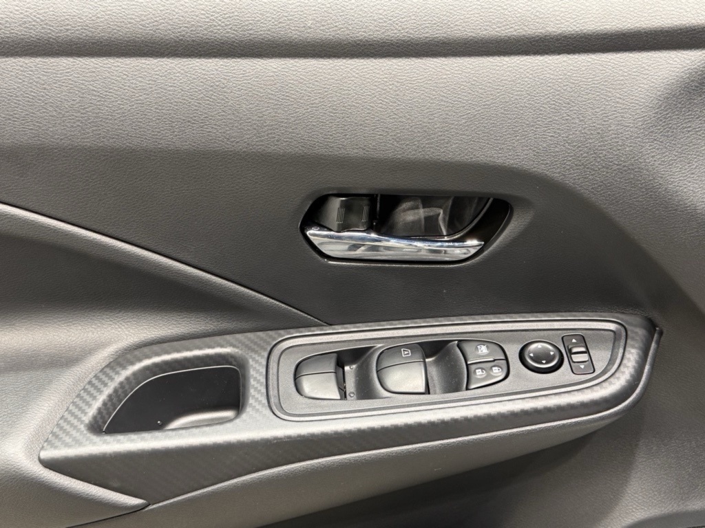 2025 Nissan Versa SV photo 11