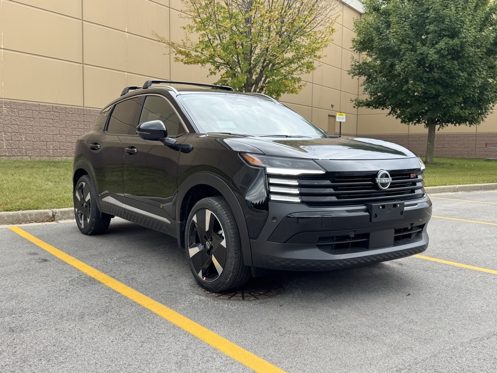 2026 Nissan Kicks SR photo 2