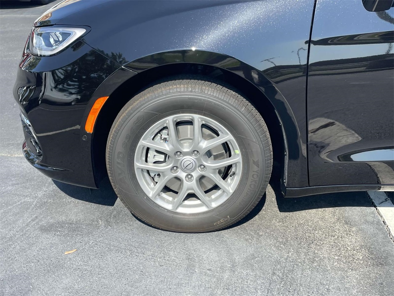 2026 Chrysler Pacifica photo 32