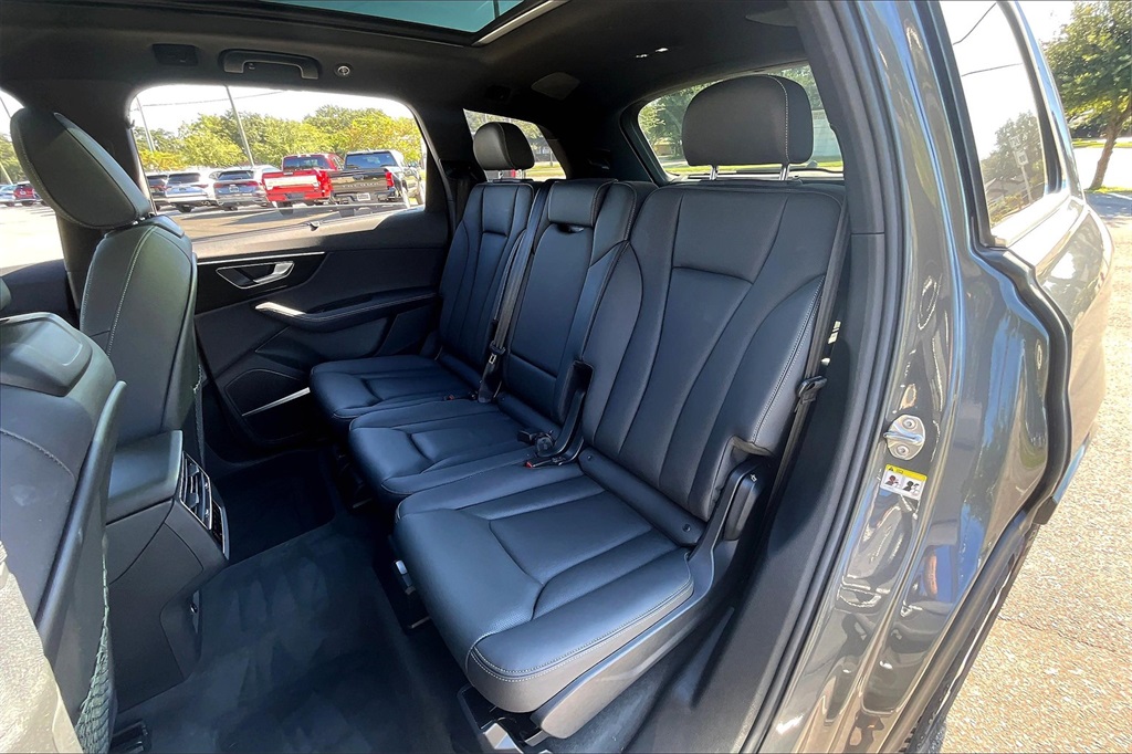 2025 Audi Q7 55 Premium Plus photo 15