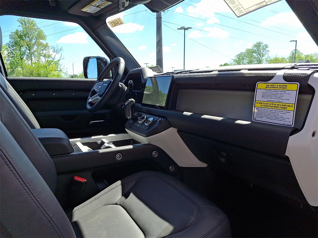 2025 Land Rover Defender 110 S photo 6