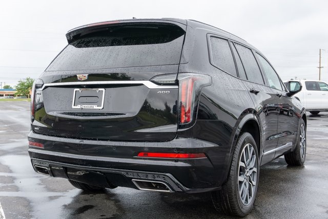 2023 Cadillac XT6 Sport photo 2