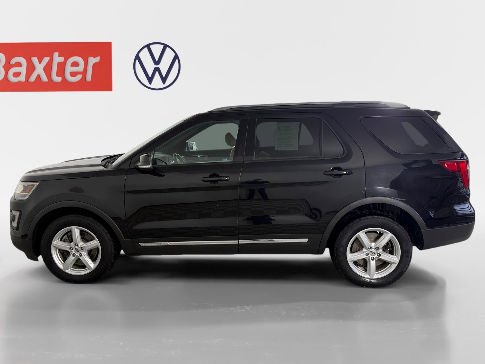 2016 Ford Explorer XLT photo 2