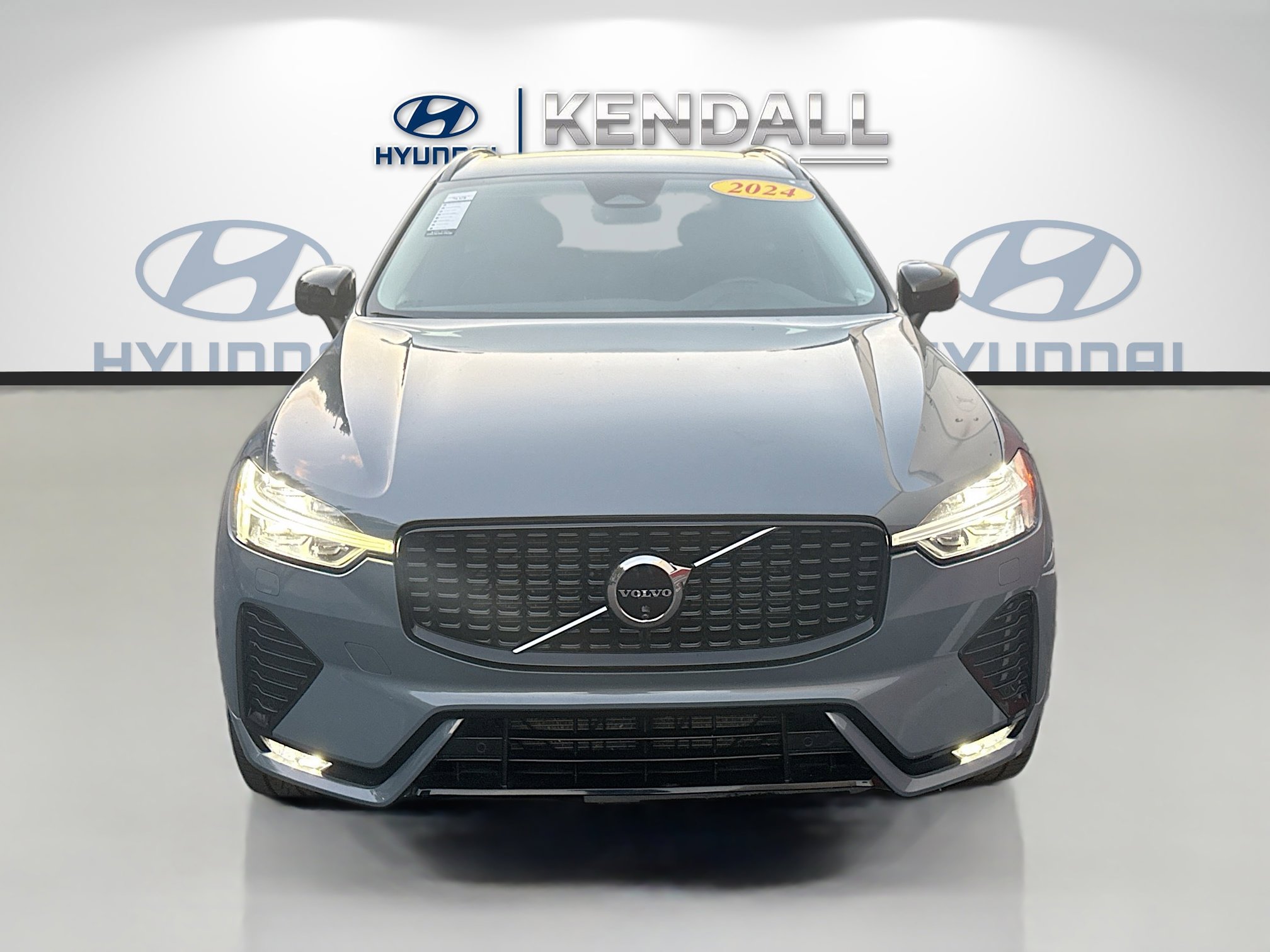 2024 Volvo XC60 B5 Plus photo 2