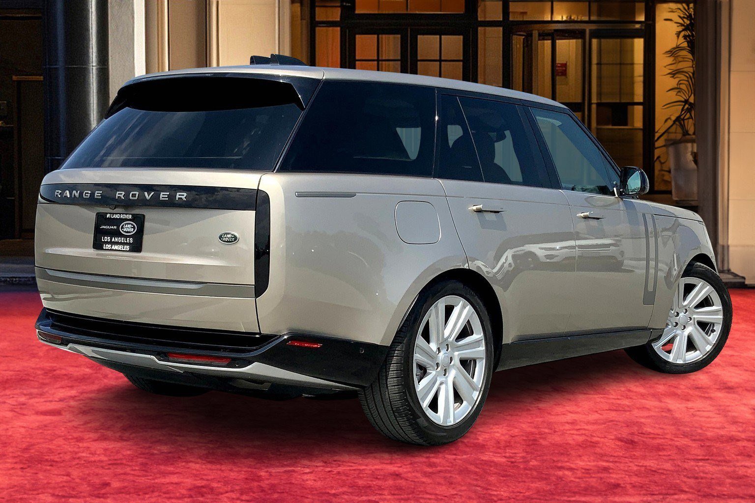 2022 Land Rover Range Rover SE photo 12