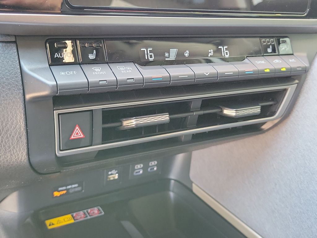 2025 Toyota Camry LE photo 25