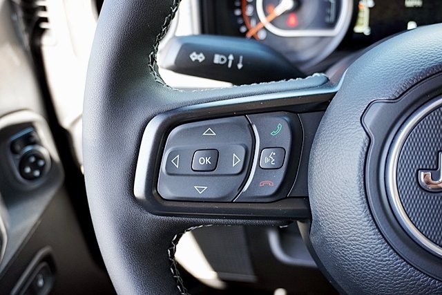 New 2025 Granite Crystal Metallic Clear-Coat Exterior Paint Jeep Sport S image 41