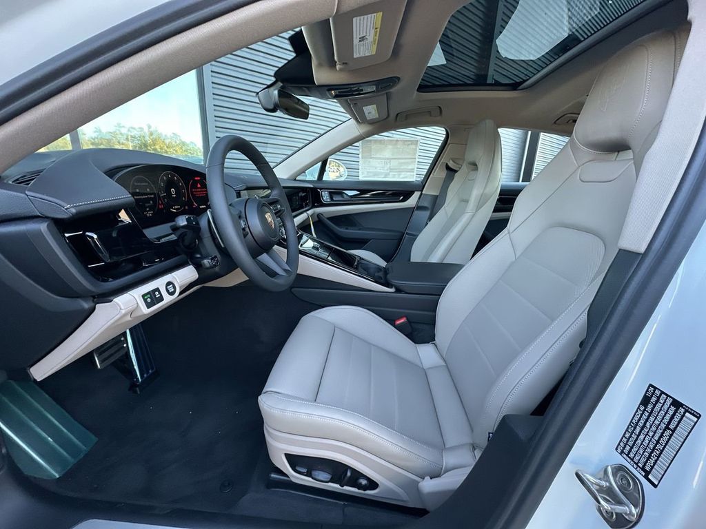 2025 Porsche Panamera Base photo 15