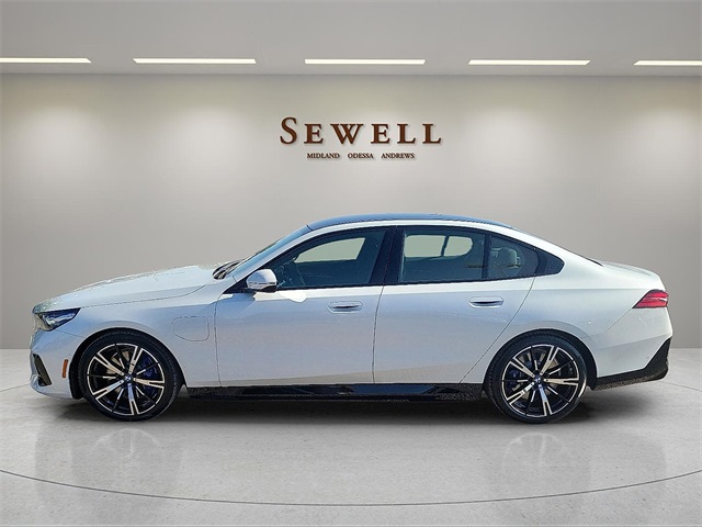 2026 Bmw 550e xDrive photo 2