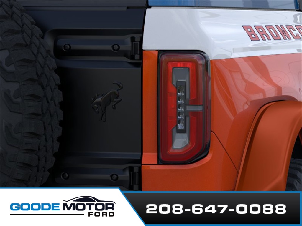 2025 Ford Bronco First Edition photo 2