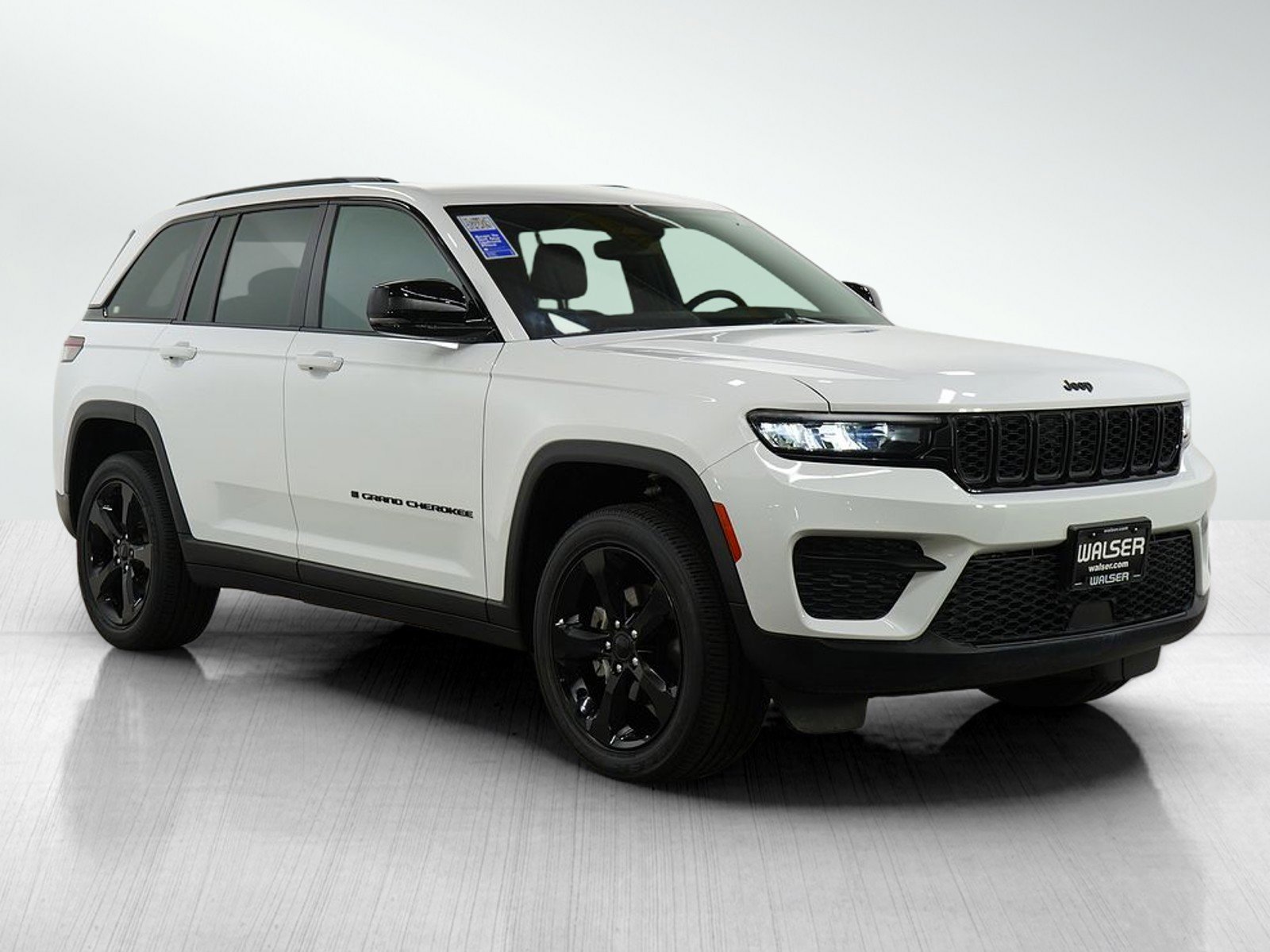 2023 Jeep Grand Cherokee Laredo Altitude photo 7