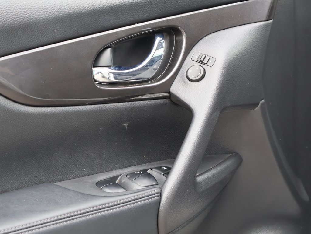 2019 Nissan Rogue SV photo 22