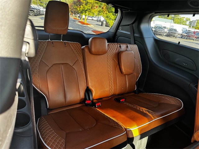 2025 Chrysler Pacifica Pinnacle photo 17