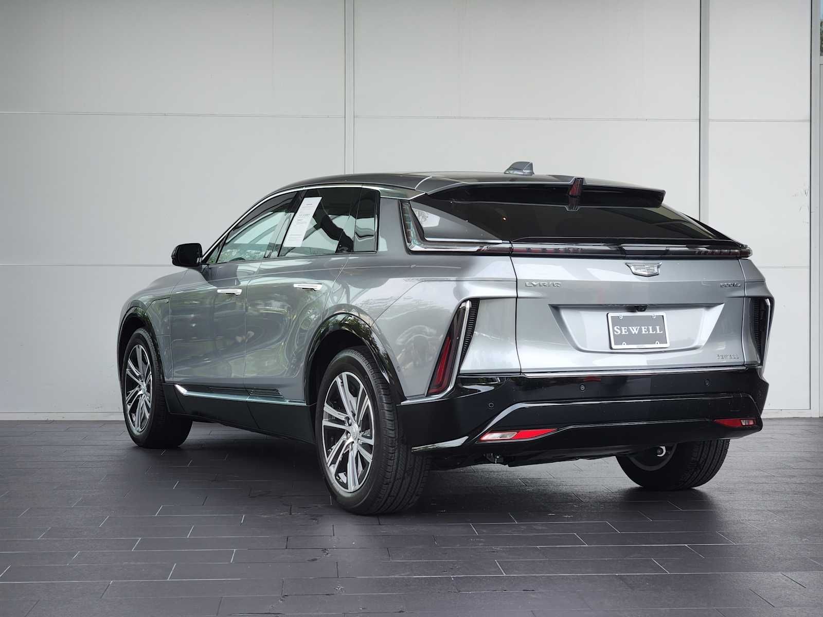 2025 Cadillac Lyriq Luxury photo 4