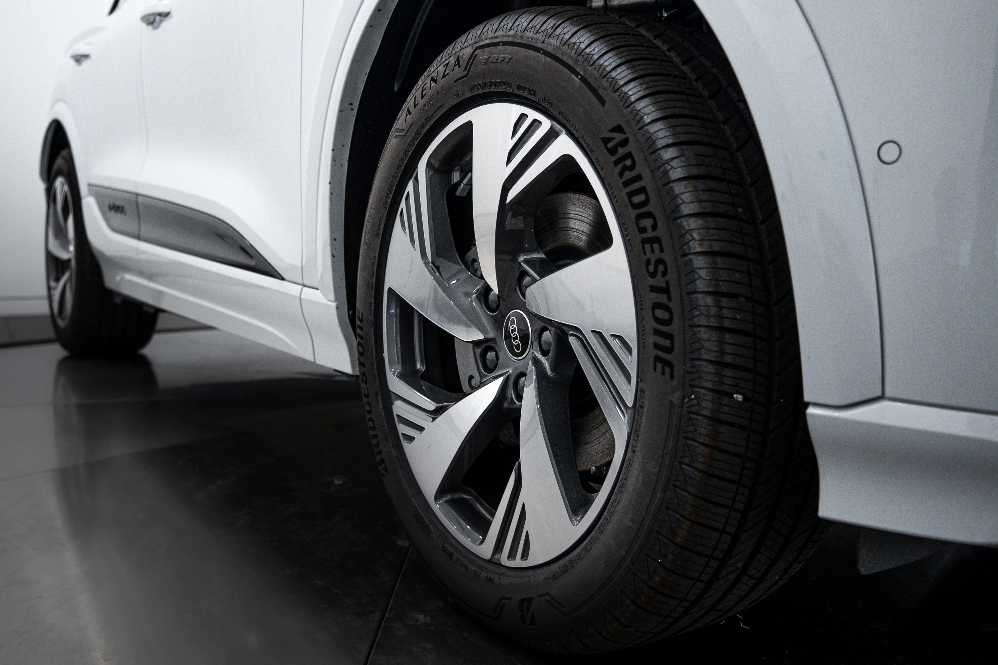 2025 Audi Q6 E-tron Premium Plus photo 9