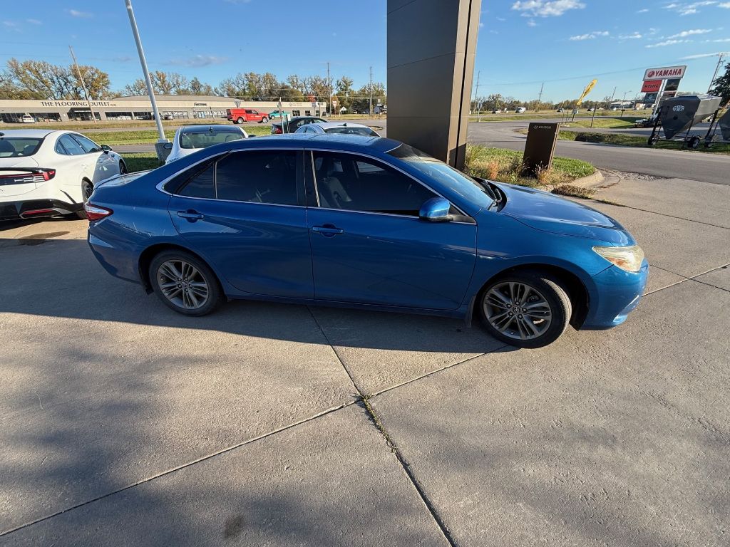 2017 Toyota Camry LE photo 4