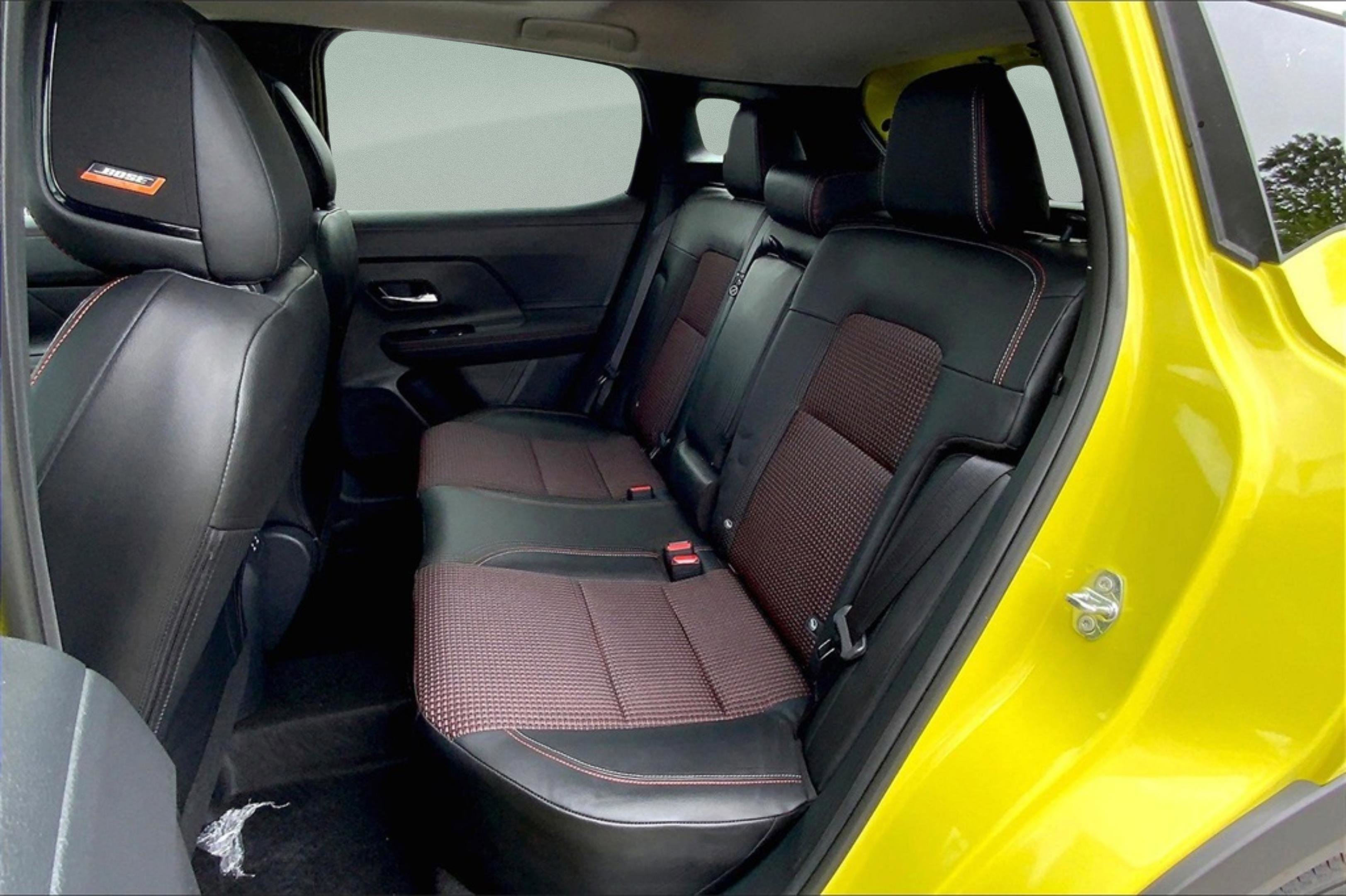 2025 Nissan Kicks SR photo 8
