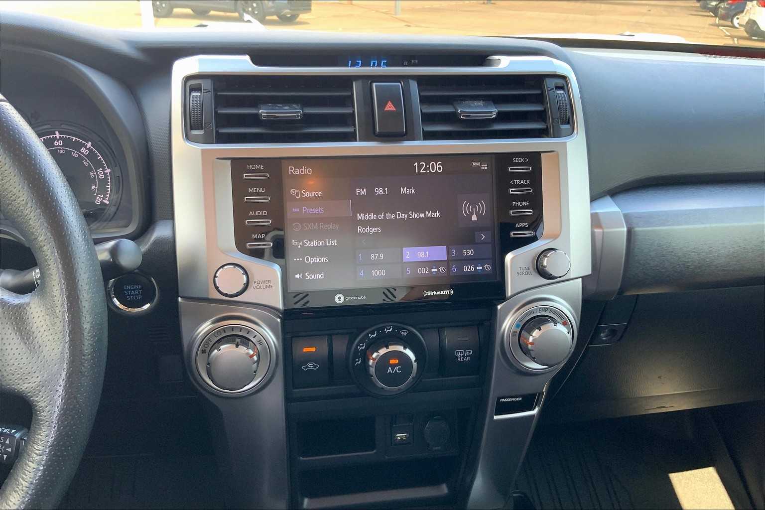 2021 Toyota 4Runner SR5 photo 4