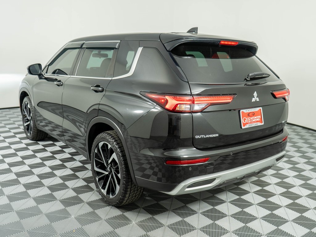 2023 Mitsubishi Outlander SE Black Edition photo 4