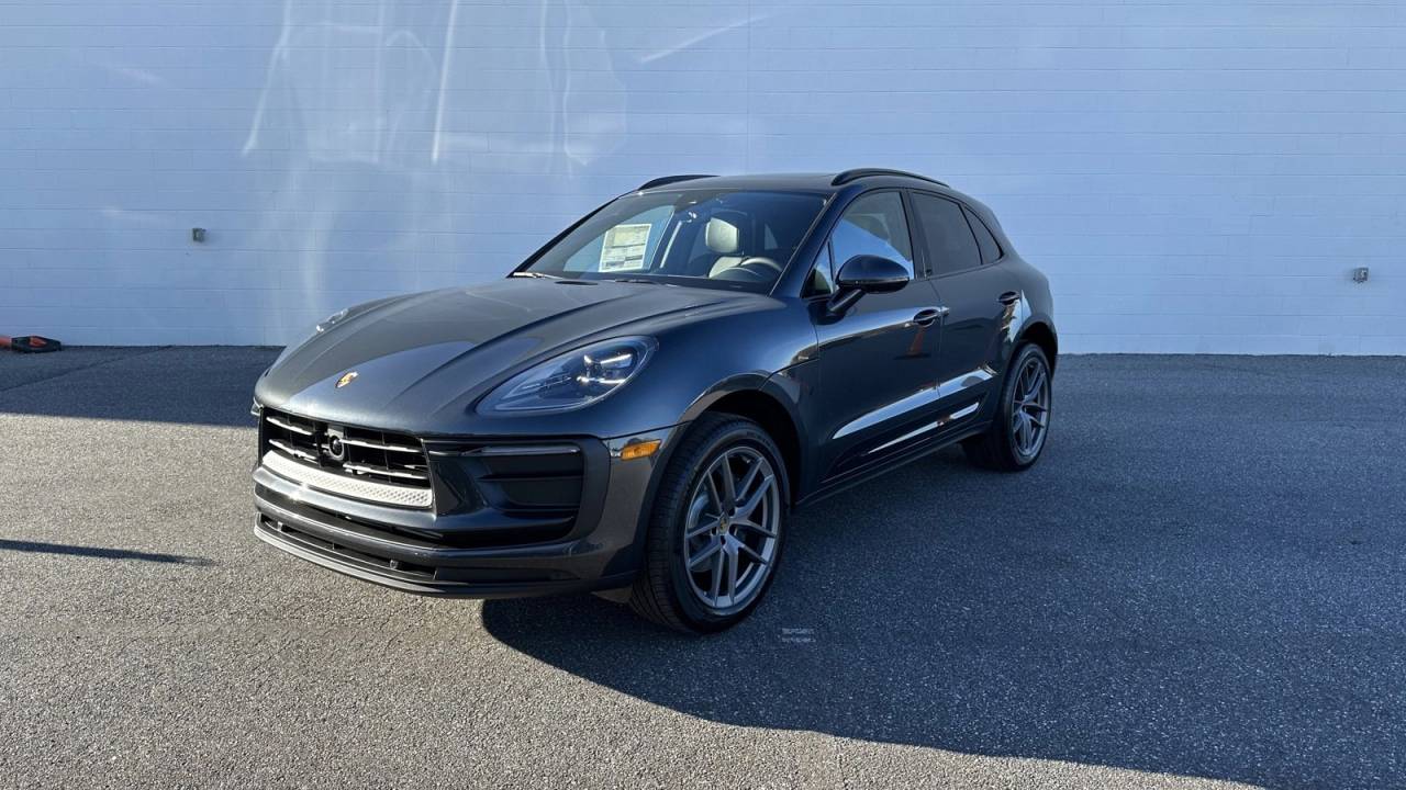 2025 Porsche Macan Base photo 4
