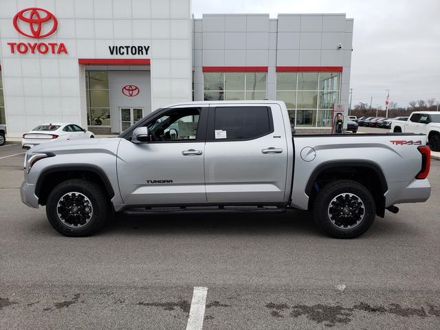 2025 Toyota Tundra SR5 CrewMax photo 9