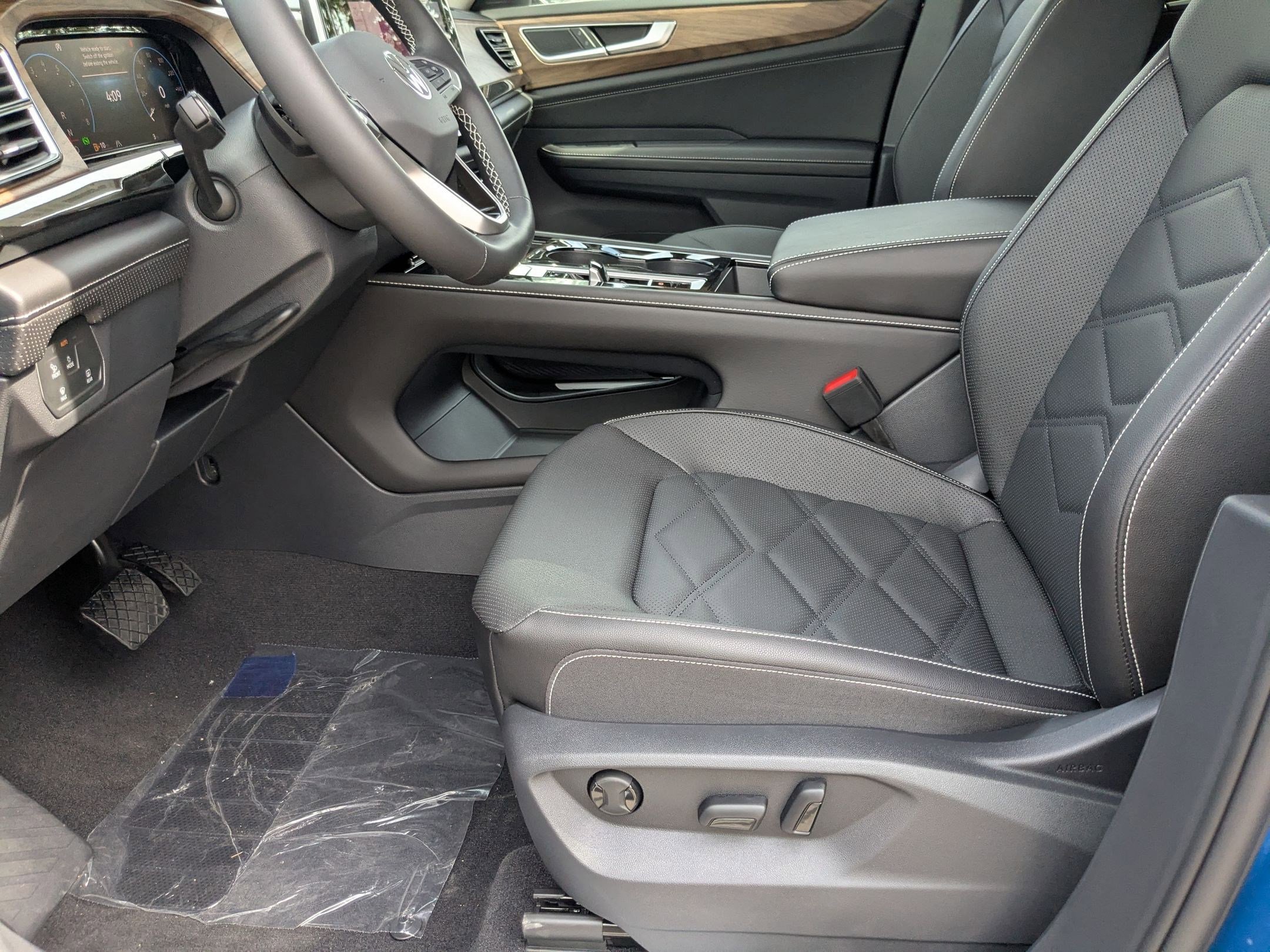 2026 Volkswagen Atlas SE Technology photo 2