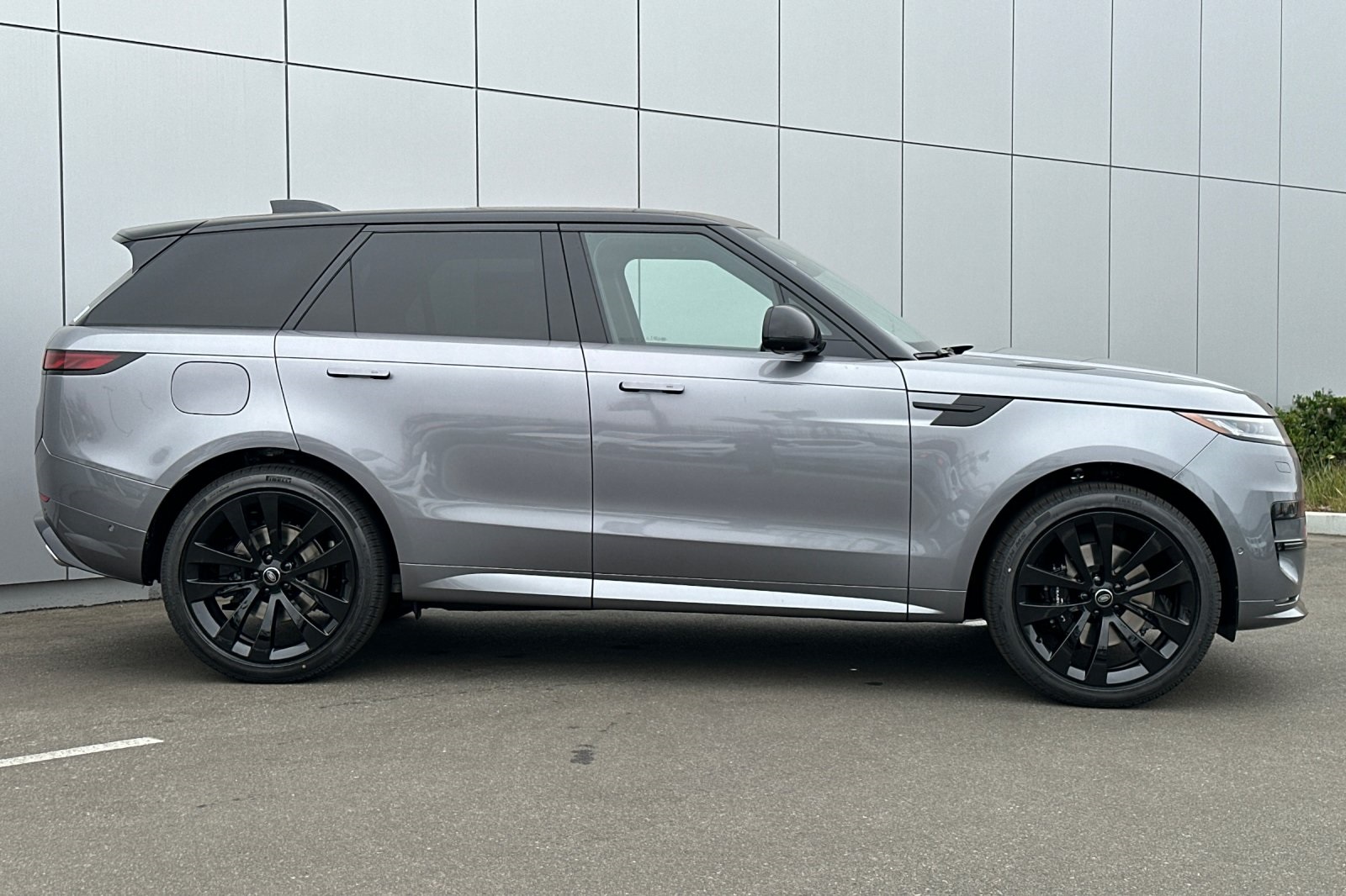 2025 Land Rover Range Rover Sport SE photo 7